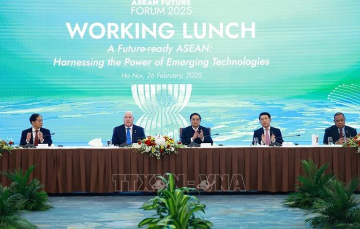 Thủ tướng Phạm Minh Chính và Thủ tướng New Zealand Christopher Luxon tham dự Phiên làm việc về công nghệ. Ảnh: Dương Giang/TTXVN tt4.jpg