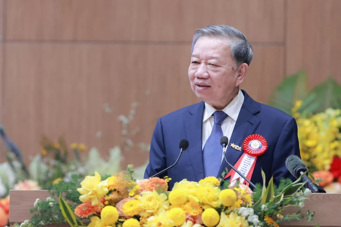 Tổng Bí thư phát biểu tại đại hội.