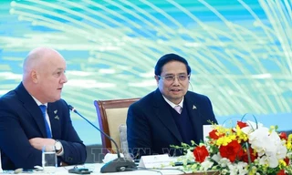Thủ tướng Phạm Minh chính và Thủ tướng New Zealand Christopher Luxon tham dự Phiên làm việc về công nghệ. Ảnh: Dương Giang/TTXVN